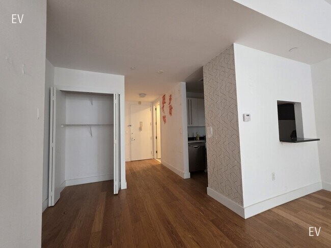 Building Photo - 50 Murray St