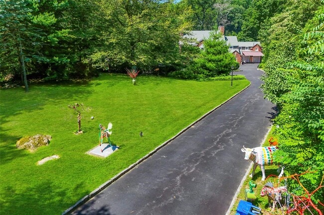 Building Photo - 400 Beechmont Dr