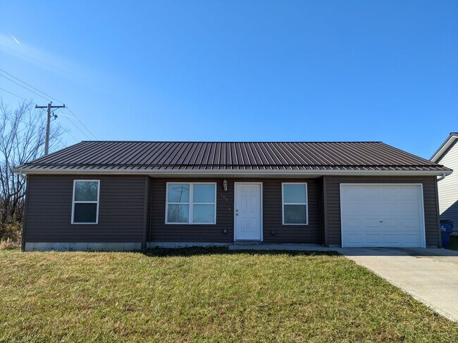 Building Photo - 3 bedroom 2 bath 1 car gargage HOUSE