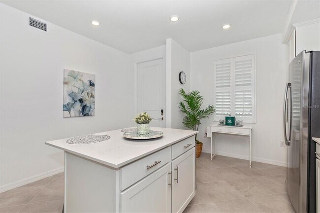 Building Photo - 12280 Wellen Golf St
