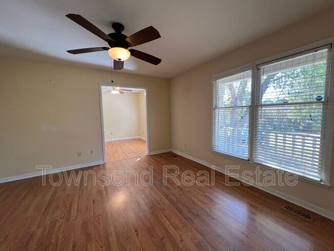 Building Photo - 6204 Lakehaven Dr