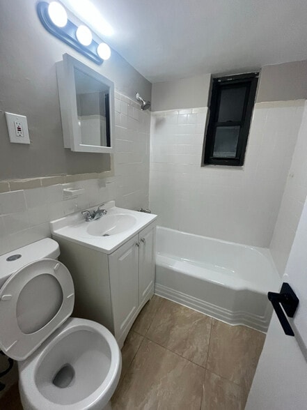 Building Photo - 110 Washington St