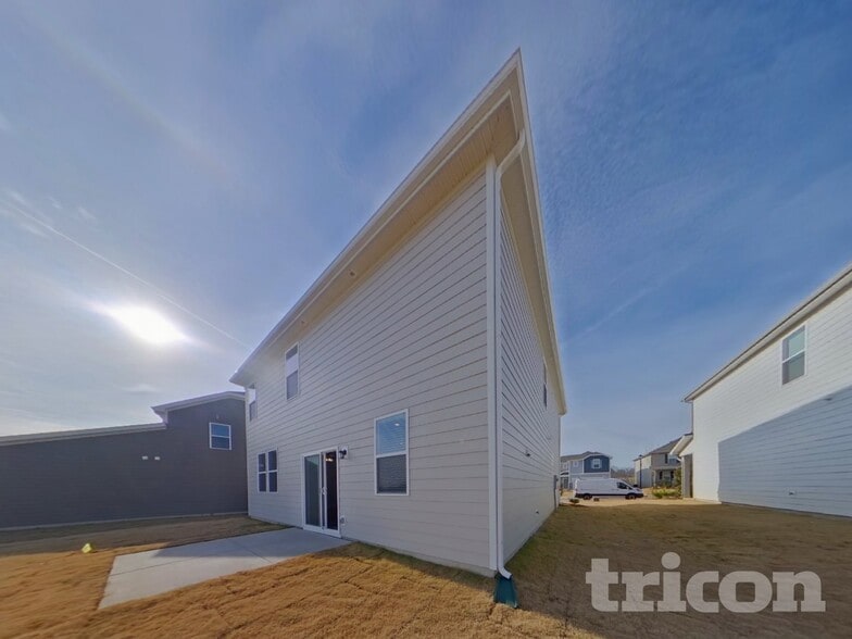 Building Photo - 2412 Appalachian Trl Dr