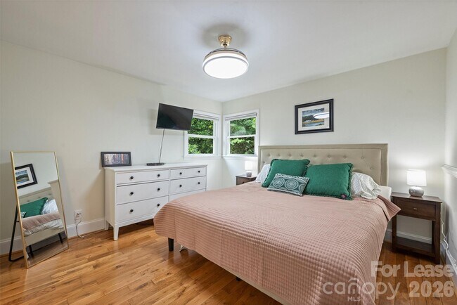 Building Photo - 2027 Wensley Dr