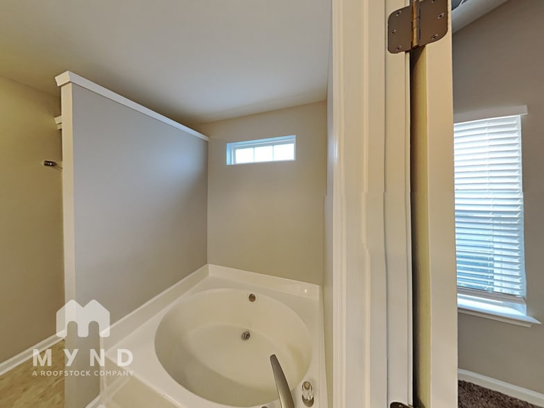 Building Photo - 7535 Henderson Park Rd