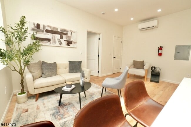 Building Photo - 15 Palisade Ave