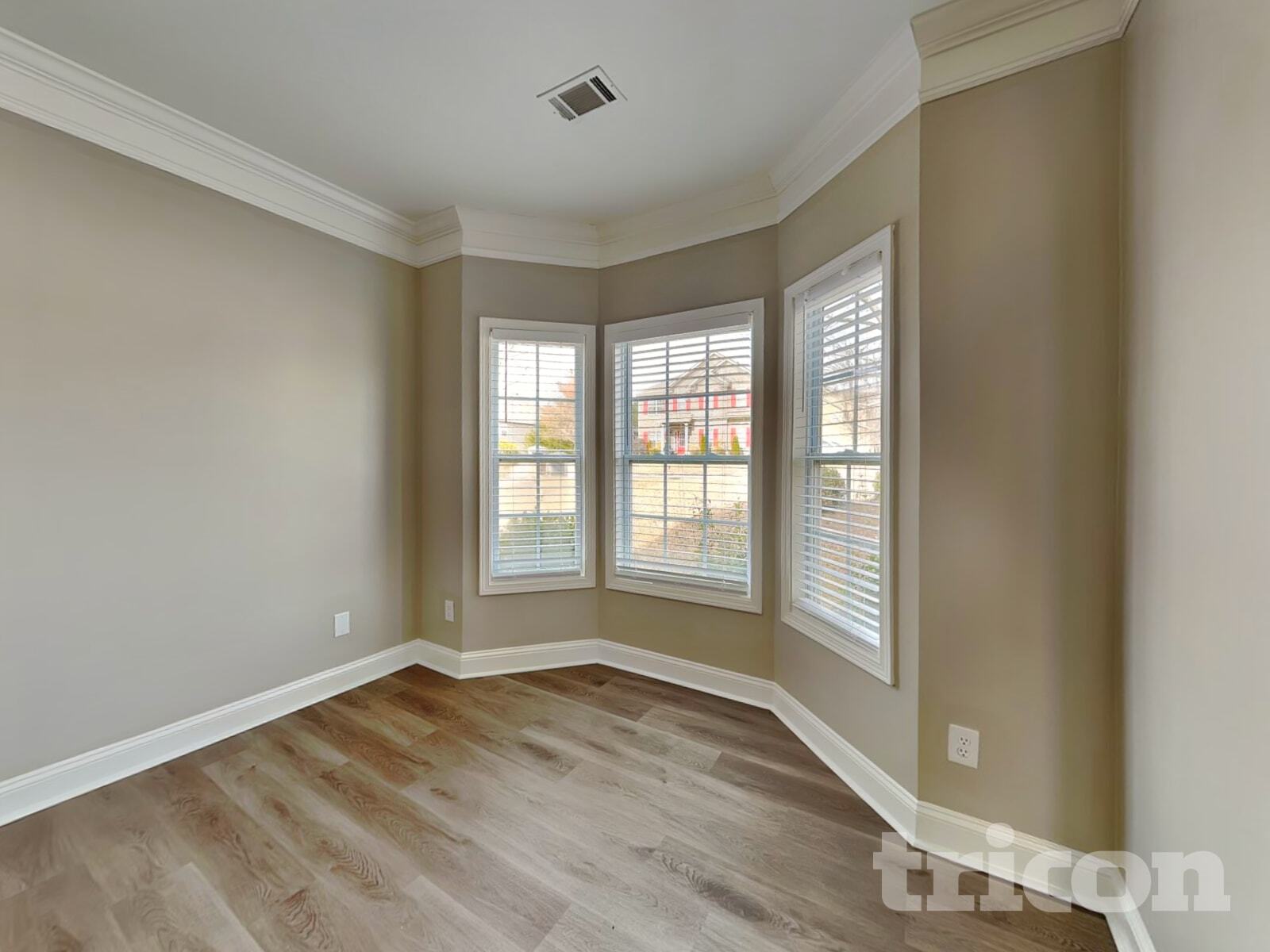 Building Photo - 905 Southfork Dr