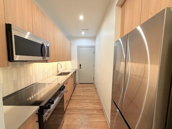 Building Photo - 1339 W Estes Ave