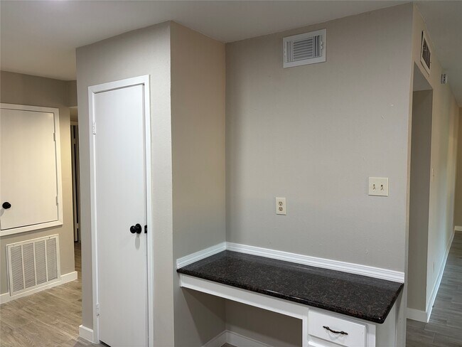 Building Photo - 14555 Wunderlich Dr