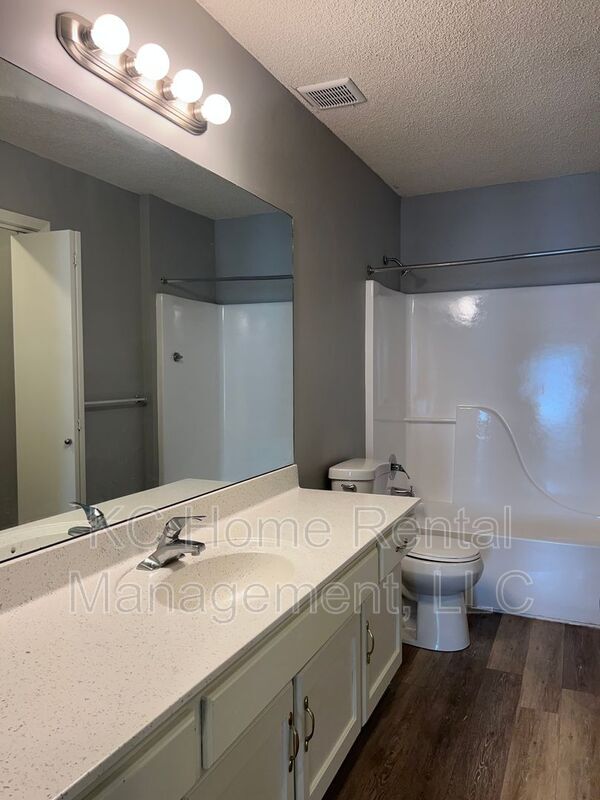 Building Photo - 610 Susanne Ct