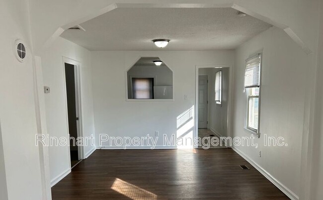 Building Photo - 217 Lucky Ln