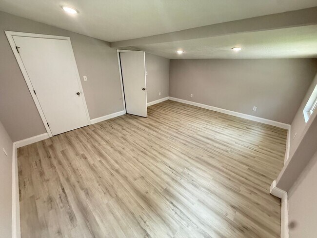 Building Photo - 3 Bed 1 Bath Springfield, MO