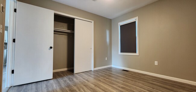 Building Photo - Woodland Hills