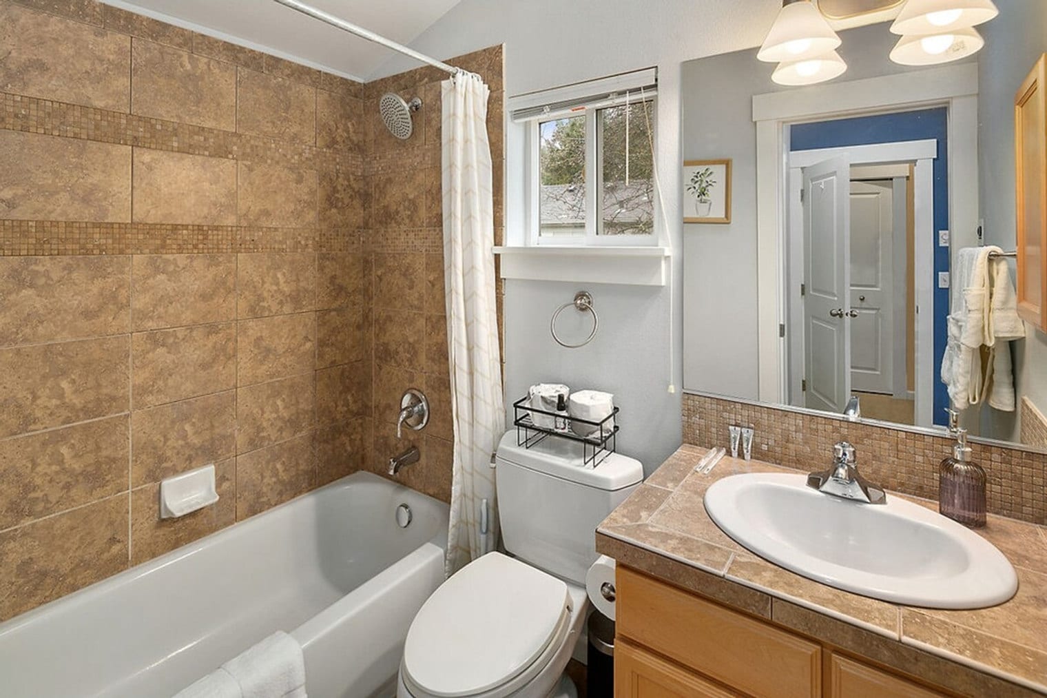 Building Photo - 1220 Aurora Ave N