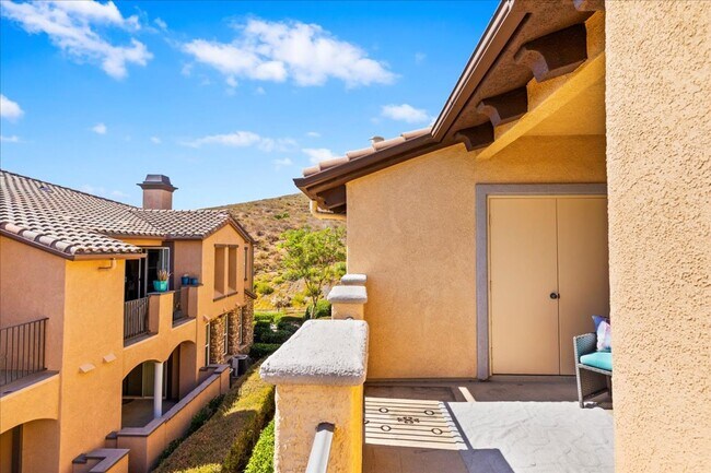 Building Photo - $3,299 - 2 Bed / 2 Bath Stunning Corner Un...
