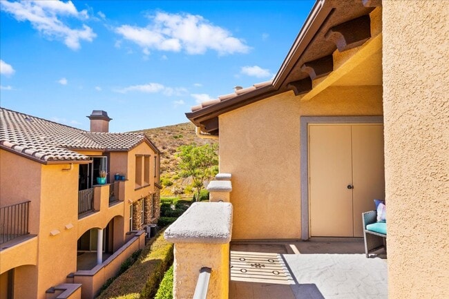Building Photo - $3,456 - 2 Bed / 2 Bath Stunning Corner Un...