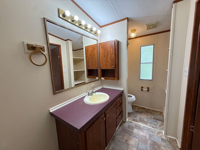 Building Photo - 3 bedroom, 2 bath Mobile Home