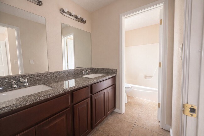 Building Photo - 2210 Sunset Trail