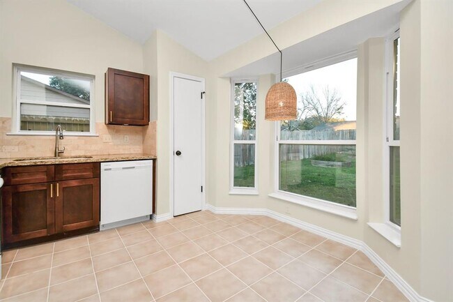 Building Photo - 17107 Amber Ridge Dr