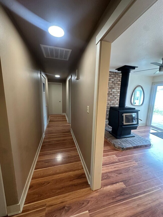 Building Photo - Vintage Character, Modern Finishes! Spacio...