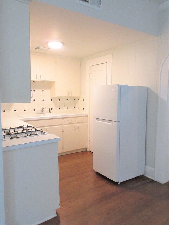 Building Photo - 709 Texas Ave