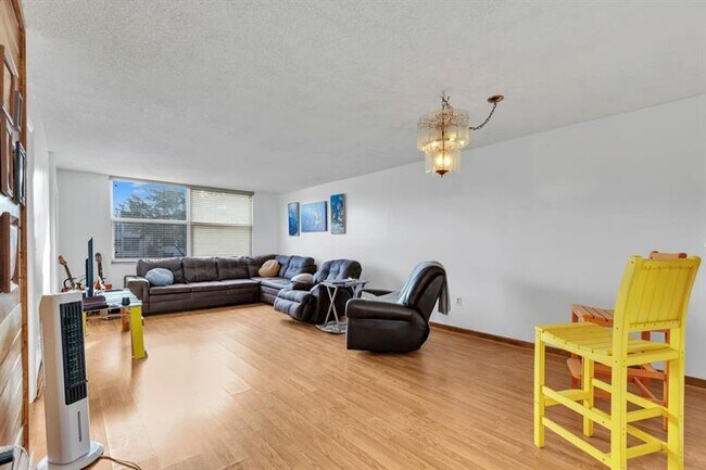 Building Photo - 6850 Royal Palm Blvd