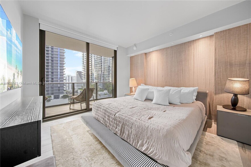 Building Photo - 801 S Miami Ave