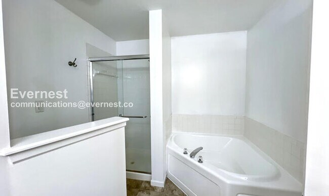 Building Photo - 928 SE 12 Terrace