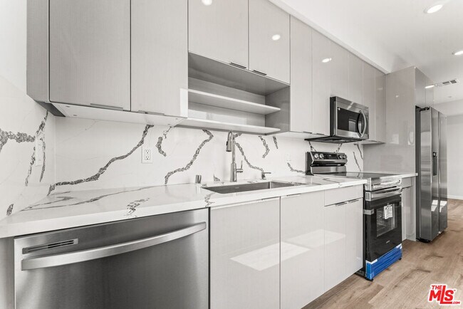 Building Photo - 3105 Bellevue Ave