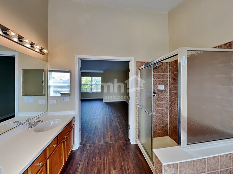 Building Photo - 2476 Deer Point Dr