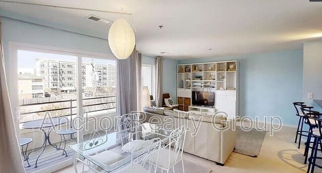 Building Photo - 304 28th St