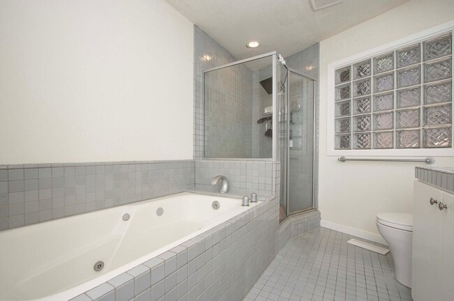 Building Photo - 483 Green Glen Way