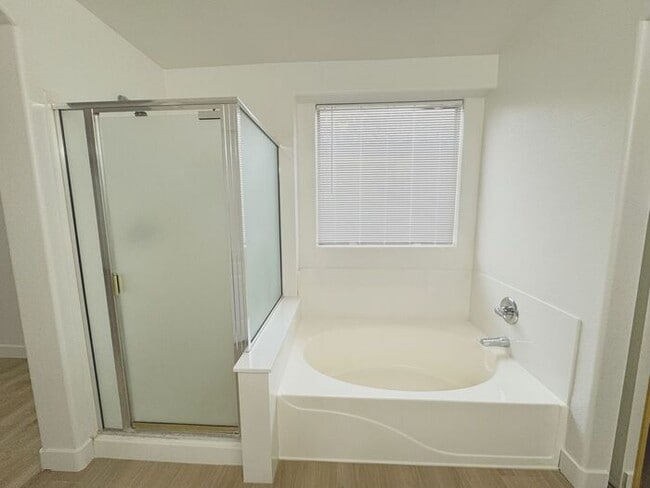 Building Photo - MOVE IN SPECIALS!! 15 DAYS RENT FREE!! Wonderful large, 4 br 2.5 ba family home in Johnson Ranch