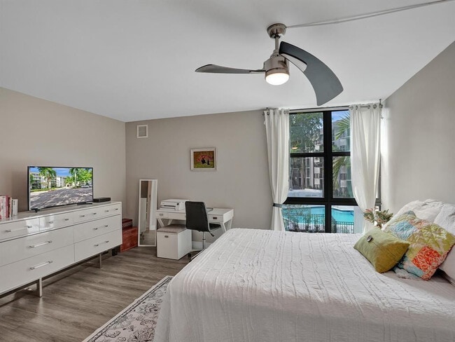 Building Photo - 1301 River Reach Dr