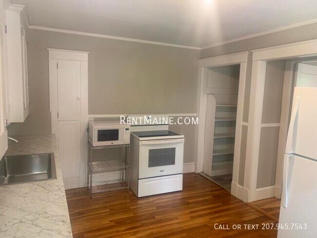 Building Photo - 13 Hudson St