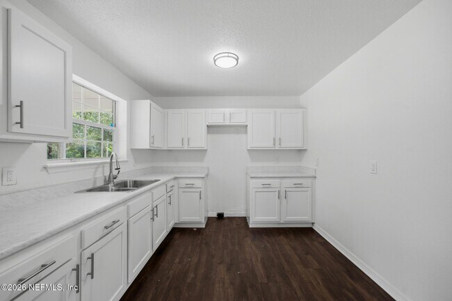 Building Photo - 2117 W 39th St