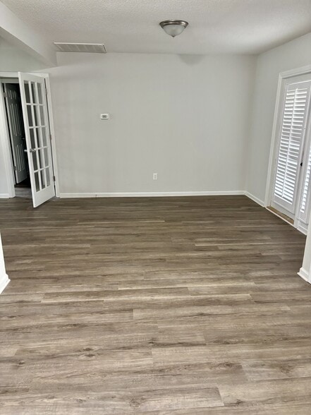 Building Photo - 532 Kenton Dr