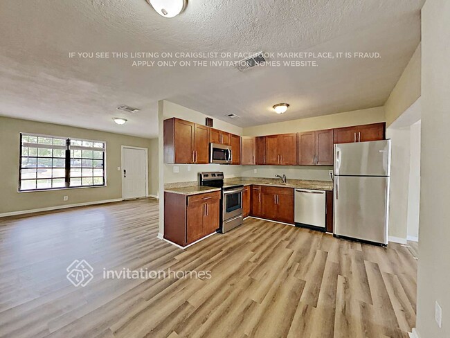 Building Photo - 630 E 65th St
