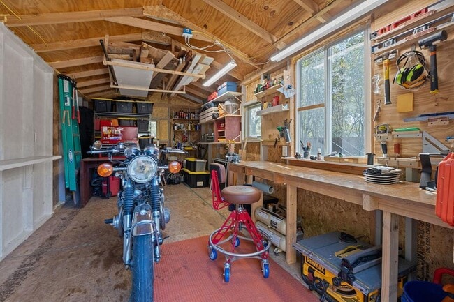 Building Photo - 8801 Redfield Ln