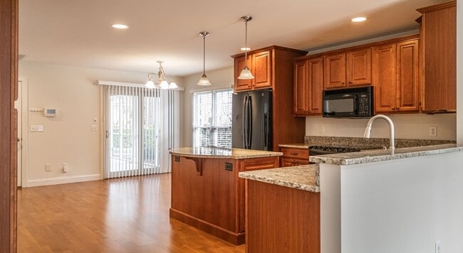 Building Photo - 401 Longwood Place