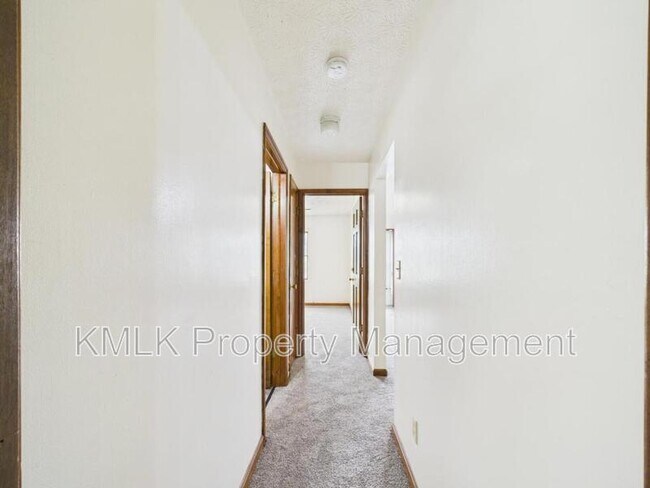 Building Photo - 456 Allyn St