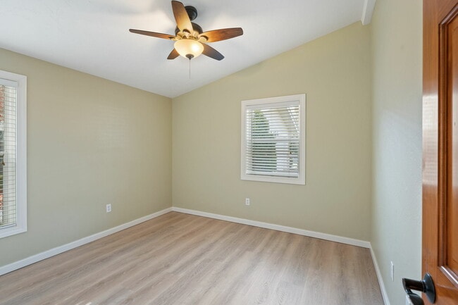 Building Photo - 824 Prince Ave