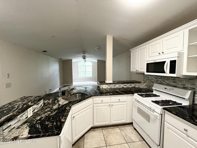 Building Photo - 13810 Sutton Park Dr N