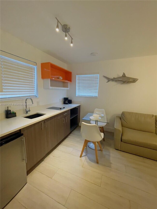 Building Photo - 7600 Harding Ave