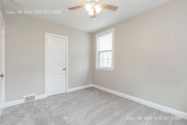 Building Photo - Updated 2 Bedroom 1 Bath, second floor apa...