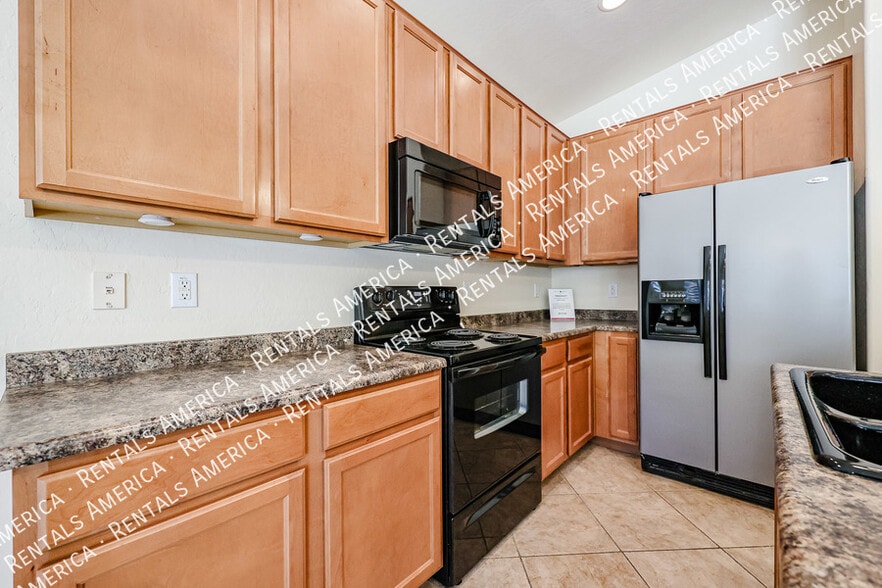 Building Photo - 4325 W Powell Dr