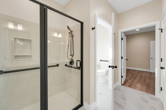 Building Photo - Hickory Village 55 Plus, LLC - 3700 E Cherry St Springfield, MO 65809