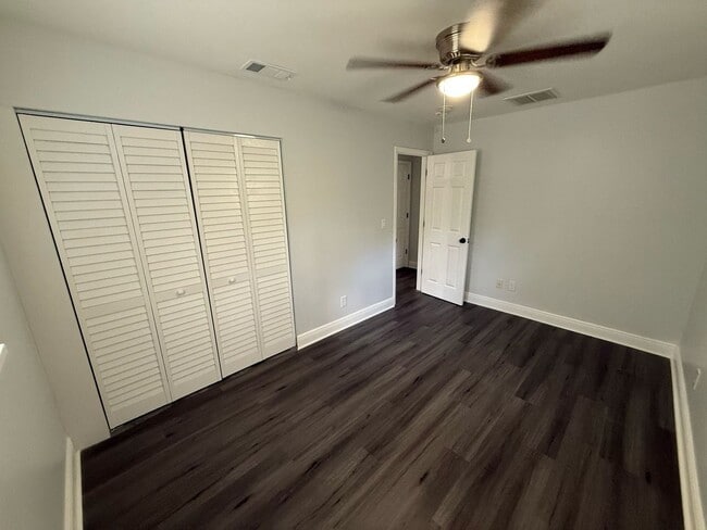 Building Photo - NEW, LOWER PRICE! 3/1 Duplex AVAILABLE NOW!