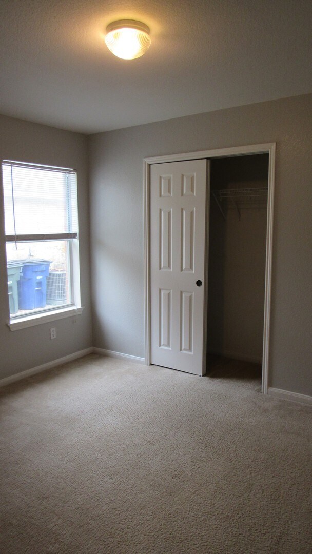 Building Photo - 1510 Ridgewood Dr