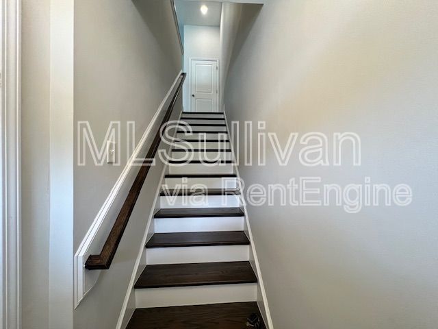 Building Photo - 1105 Commack Dr